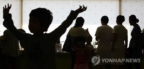 일본 인플루엔자 환자 이상 행동 속출…지하철역에서 비틀거리다 추락