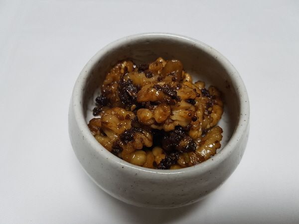 [한국의 맛] 호두로 만드는 고소한 밑반찬 ‘호두장아찌’