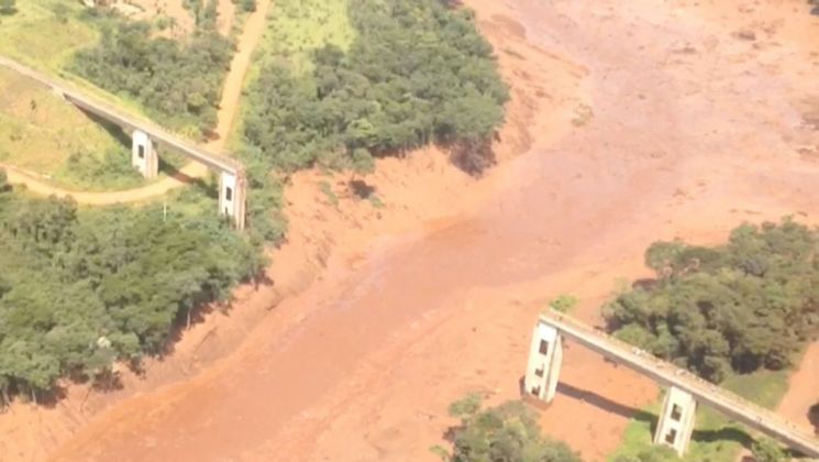 브라질 광산 댐 붕괴…실종자 300여명 추정 