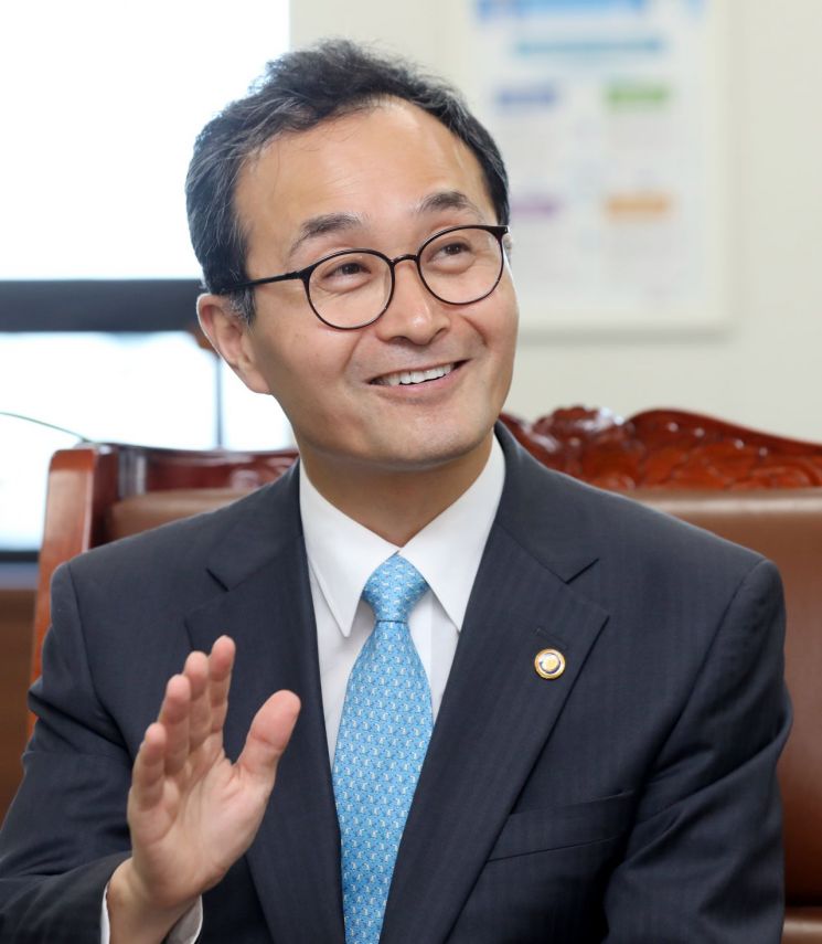 박원주 특허청장이 아시아경제와의 인터뷰에서 '2019년 특허청 업무계획' 추진방향을 소개하고 있다. 특허청 제공