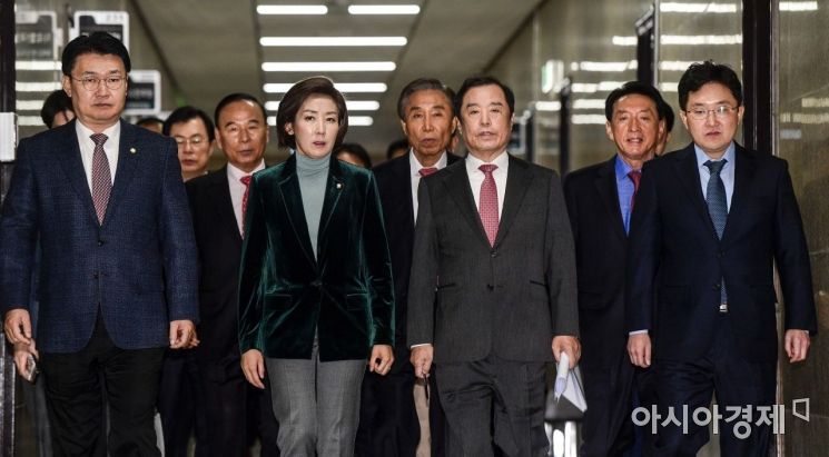 [포토]대화하는 김병준 위원장-나경원 원내대표