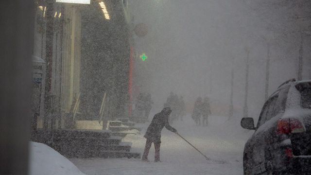 '68년 만에' 러시아 모스크바에 하루 44cm 기록적 폭설…"항공 지연·취소 속출"