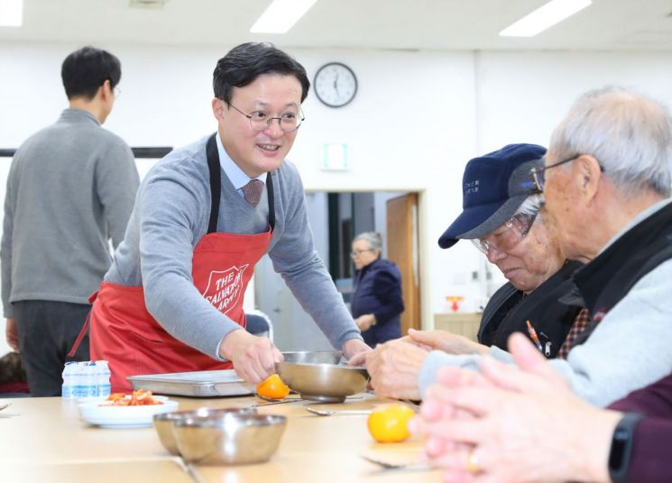 채현일 영등포구청장 배식봉사 사진