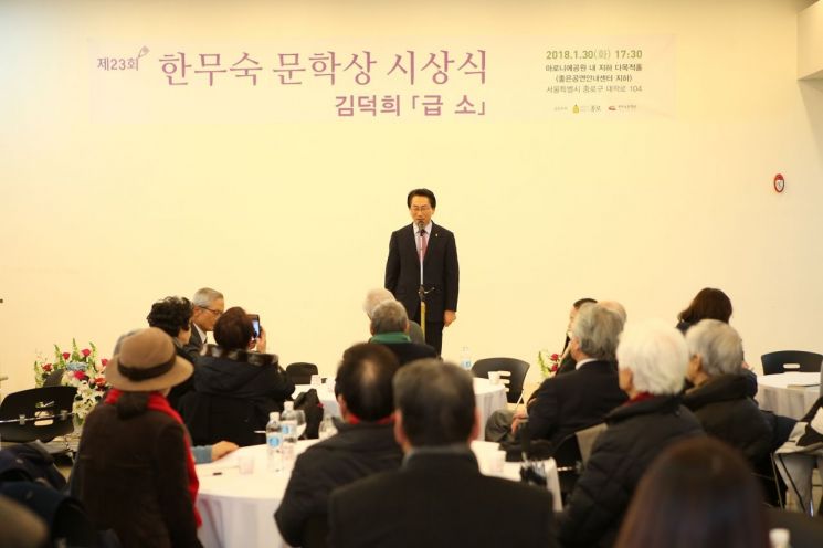 올해 한무숙 문학상 수상작 정한아 작가 '친밀한 이방인'