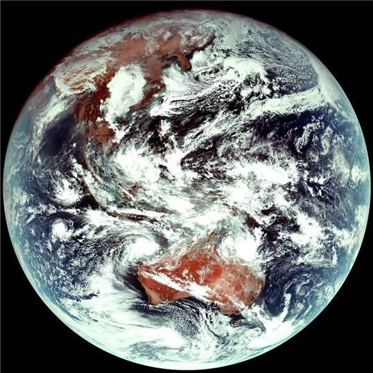 천리안 위성 2A호가 최초 관측한 지구의 모습 공개