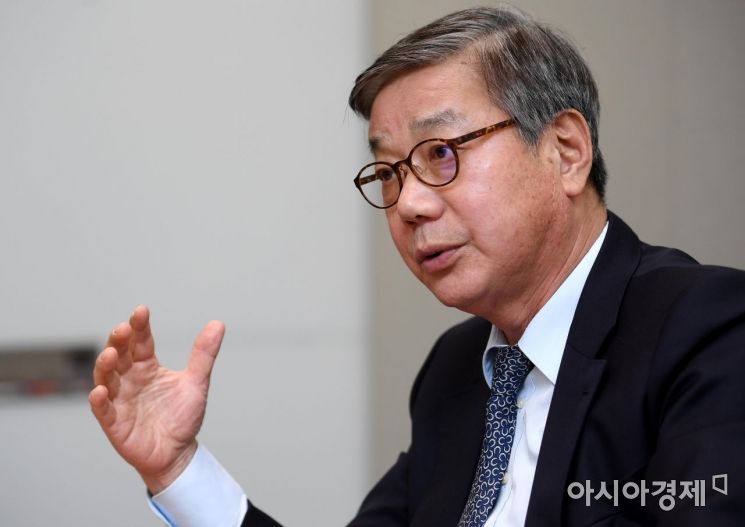 황영기 전 금융투자협회장이 아시아경제와 인터뷰를 하고 있다./김현민 기자 kimhyun81@
