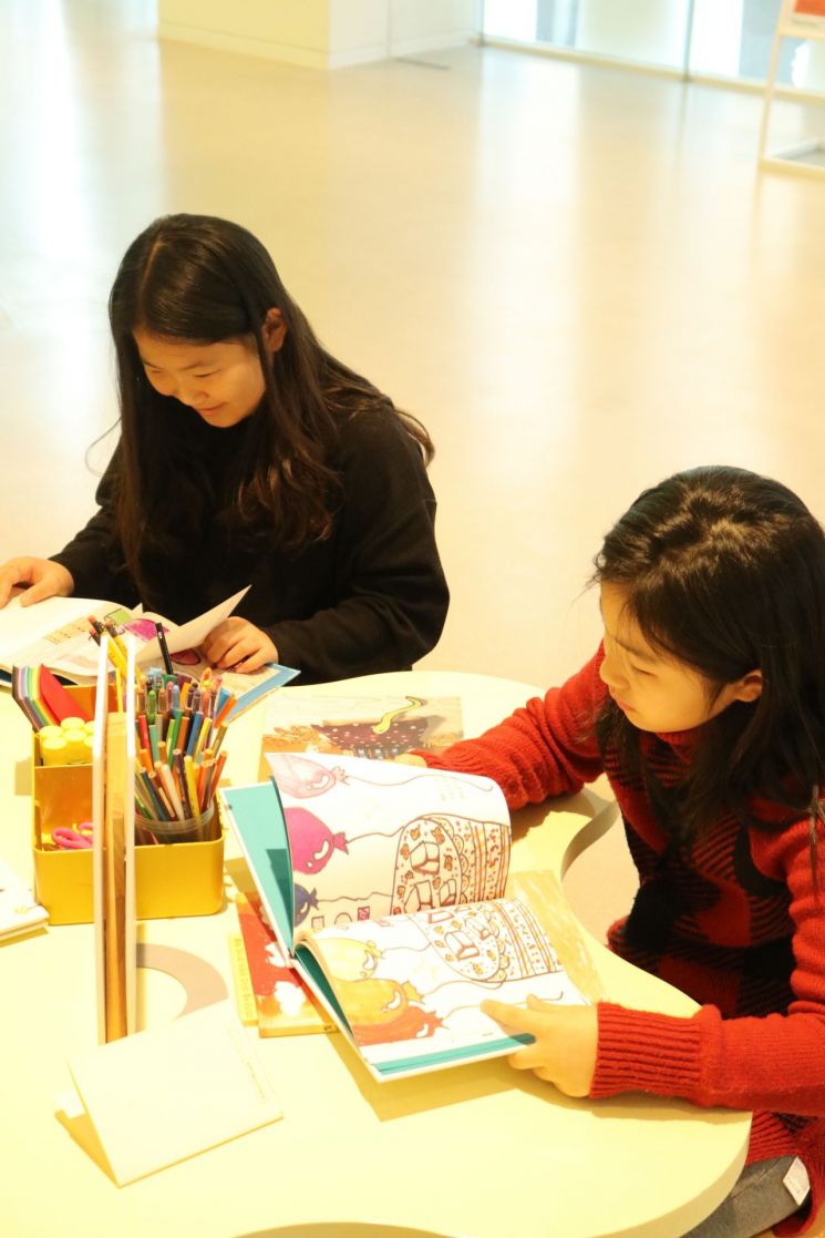 명절에 현대百서 '힐링' 어떠세요…"쇼핑도 하며 전시회 관람"