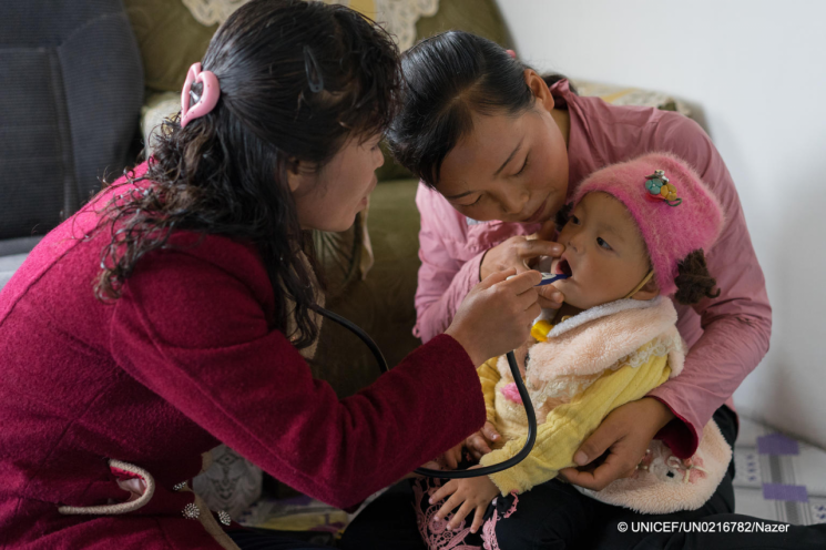유니세프가 지원하는 북한 황해남도 청단군 병원에서 영양실조 치료를 받은 어린이. 유니세프는 2019년 설사병에 시달리는 어린이 89만 명을 치료할 계획이다. <사진=유니세프>