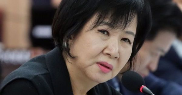 '손혜원부친 독립유공자 특혜 의혹' 보훈처 국장 혐의부인