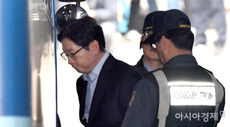[포토] 김경수, 1심서 징역 2년 실형 선고