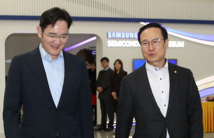 이재용, 홍영표 만나 "삼성은 우리 것 아냐, 사회 자산…더불어 혁신하겠다"