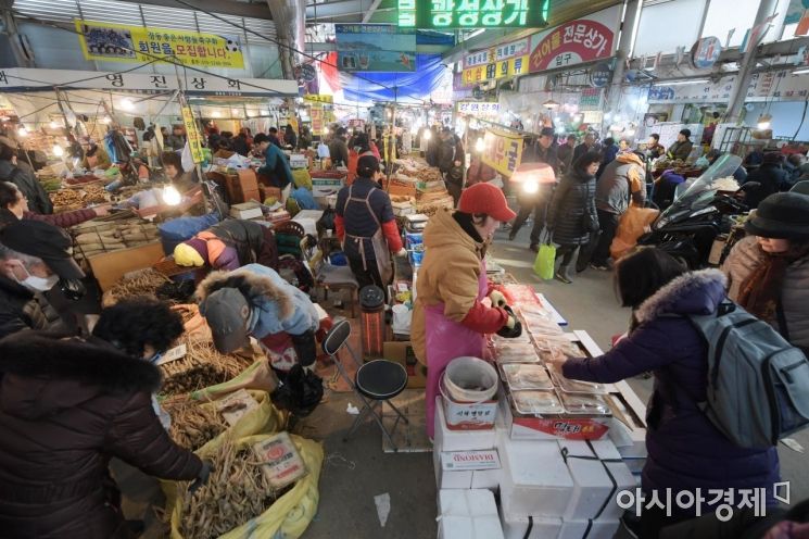 "남은 연휴에도 전통시장 적극 이용하세요"…544곳 도로주차 허용
