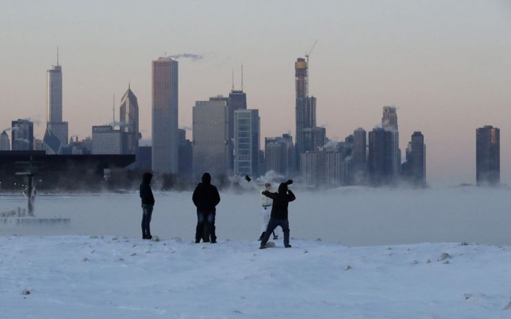 美 '최강' 북극한파에…전력 공급 중단·결항 등 혼란 계속