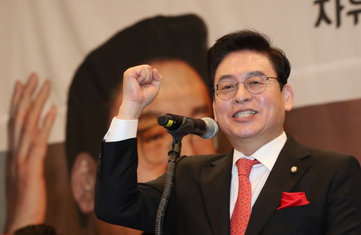 정우택, 당 대표 출마…"위기에 강한 리더쉽 갖춘 내가 적임자"