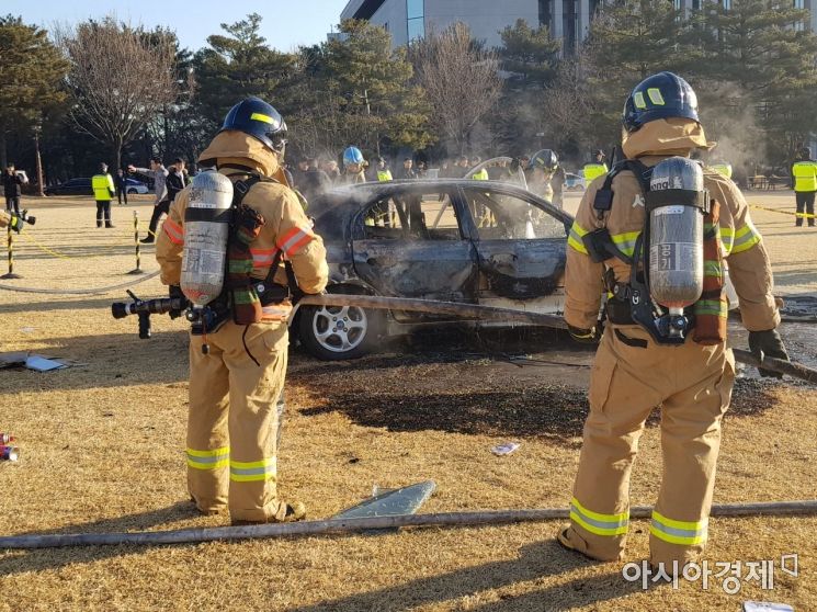 서울 여의도 국회 차량 화재. 사진=원다라 기자