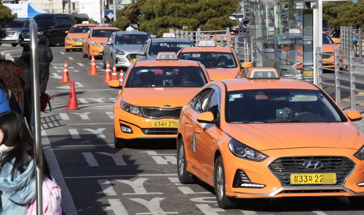 서울시, 승차거부 많은 택시회사에 국내 최초 운행정지 처분