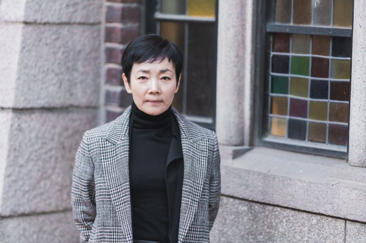 안애순 무용가 신작 '평행교차'…"현재의 몸에 과거·미래까지 담아내"