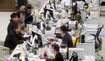 [경제전망]취임 100일 홍남기, 국회 출석…일자리·혼인 통계 발표 