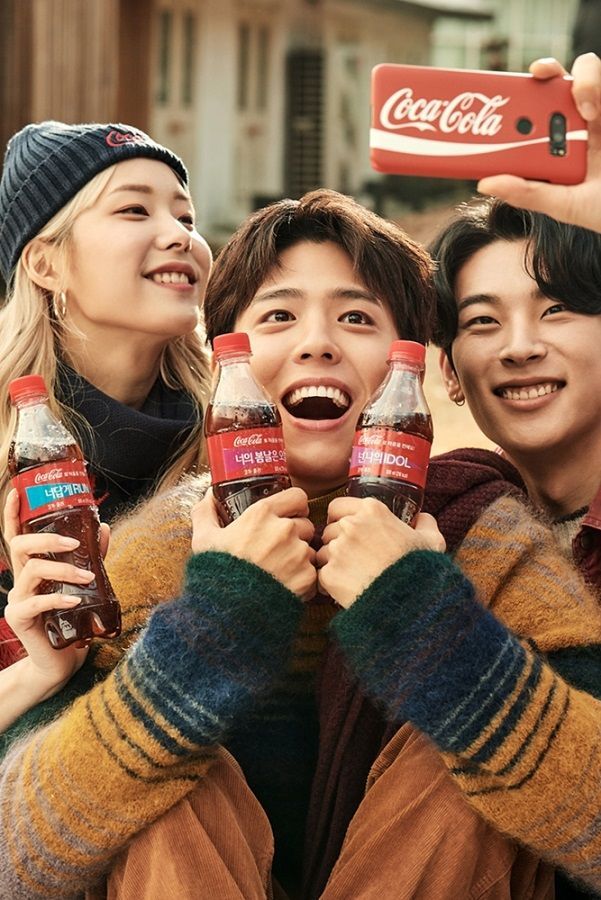 코카-콜라, 박보검 광고 비하인드 컷 공개…청춘 화보로 만든 ‘보검매직’