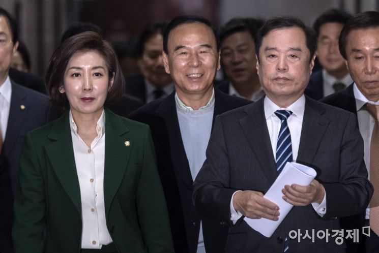 [포토] 상반된 표정의 김병준-나경원