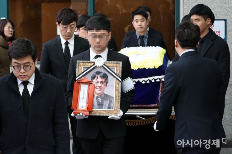 [포토] 영구차로 이동하는 운구행렬