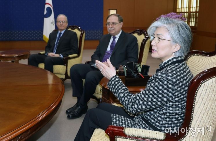 [포토]발언하는 강경화 외교부 장관