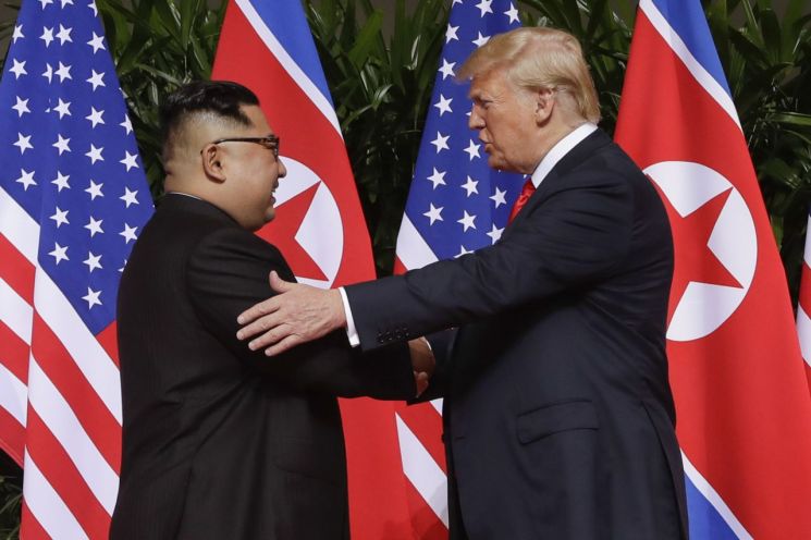 김정은 북한 국무위원장(왼쪽)과 트럼프 대통령