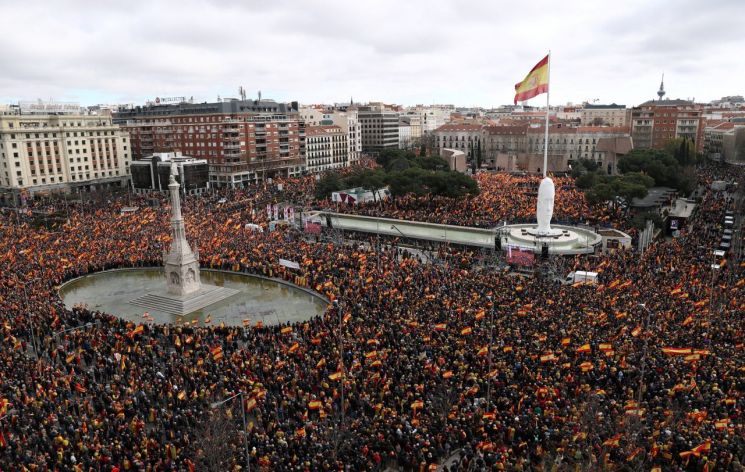 스페인서 대규모 집회…"현 정부, 카탈루냐 정책 너무 유화적"