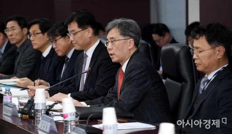 [포토] 모두발언하는 김현종 본부장