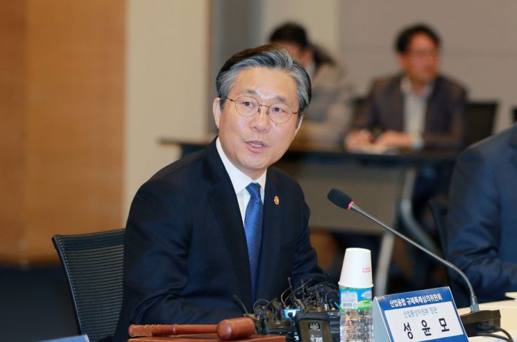 '재생에너지산업 경쟁력 강화 방안' 나와…성윤모 장관, 막바지 점검나서