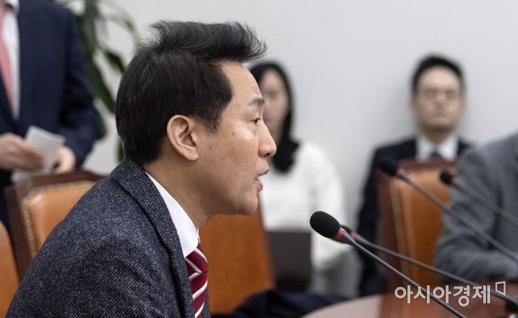 오세훈 전 서울시장이 12일 국회에서 긴급 기자회견을 갖고 있다. 오 전 시장은 이자리에서 전당대회 복귀를 선언했다./윤동주 기자 doso7@