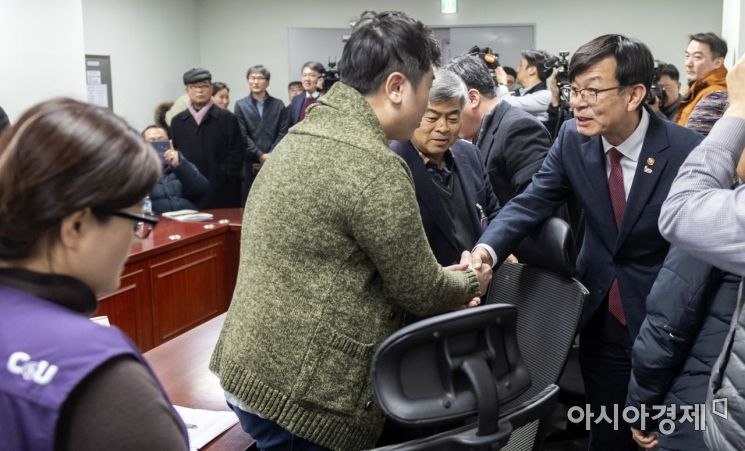 [포토] 가맹점 피해사례 발표회 찾은 김상조 위원장