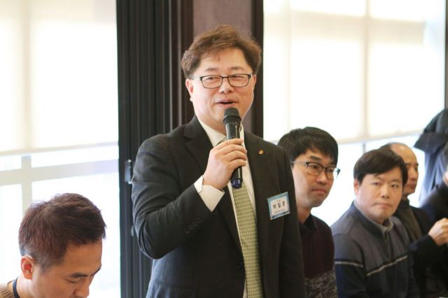 박일준 동서발전 사장이 12일 정부세종청사 인근 식당에서 열린 기자간담회에서 인사말을 하고 있다.