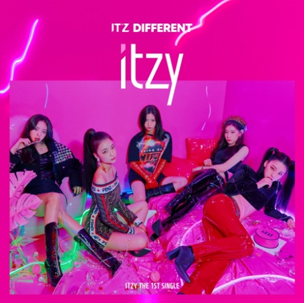 ‘있지 디퍼런트’(IT’z Different)‘ 앨범자켓 /.사진=JYP 엔터테인먼트