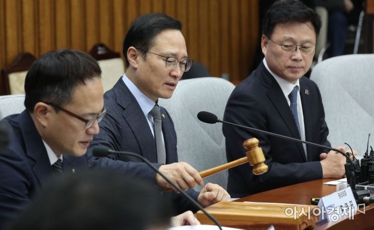 [포토] 회의 주재하는 홍영표 원내대표