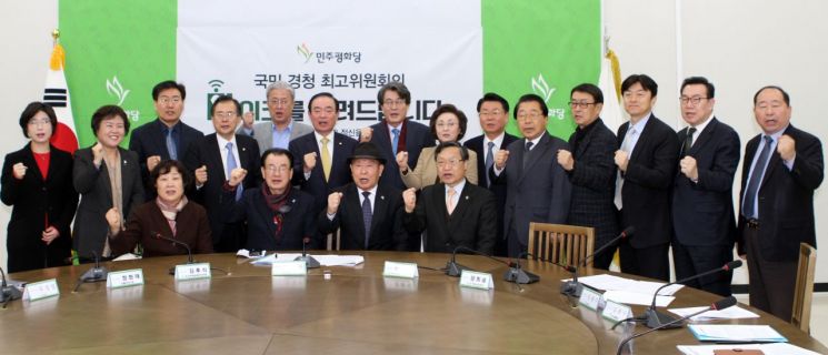 국회 찾은 '5월 단체장' 4인 "한국당 해체운동할것...지만원 구속수사"