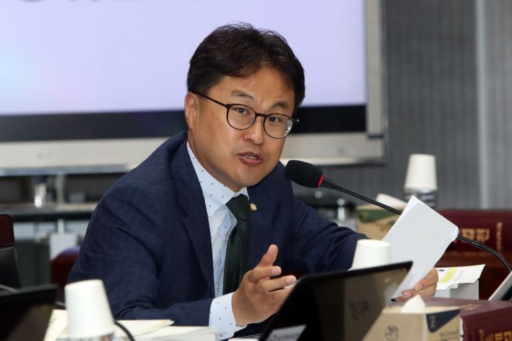 한국·바른미래, ‘성추문’ 김정우 의원 비판…“성추행에 특화된 민주당”