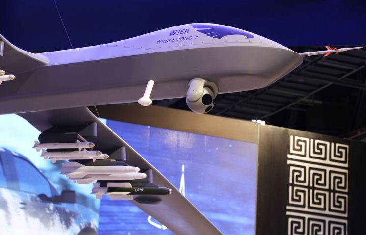 중국 국영 항공기술수출입공사(CATIC)가 개발한 군용 드론 ‘이룽 II’ 모델(사진=AP연합뉴스).