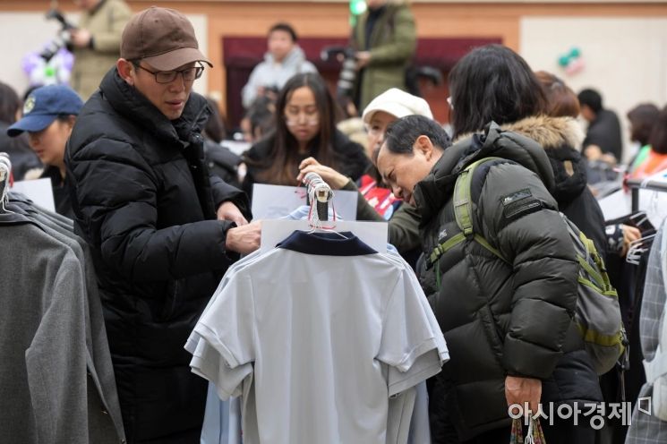 [포토]깨끗하고 저렴한 교복 고르기