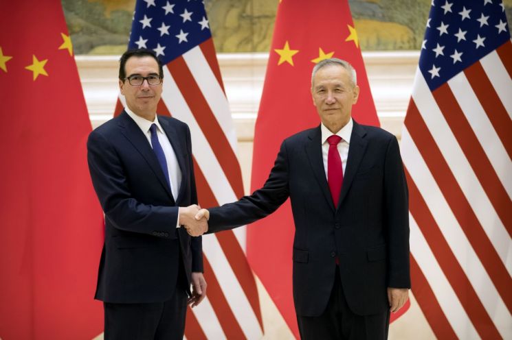 트럼프 "관세 인상 없이 중국과 휴전 시한 연장 가능성 있다"