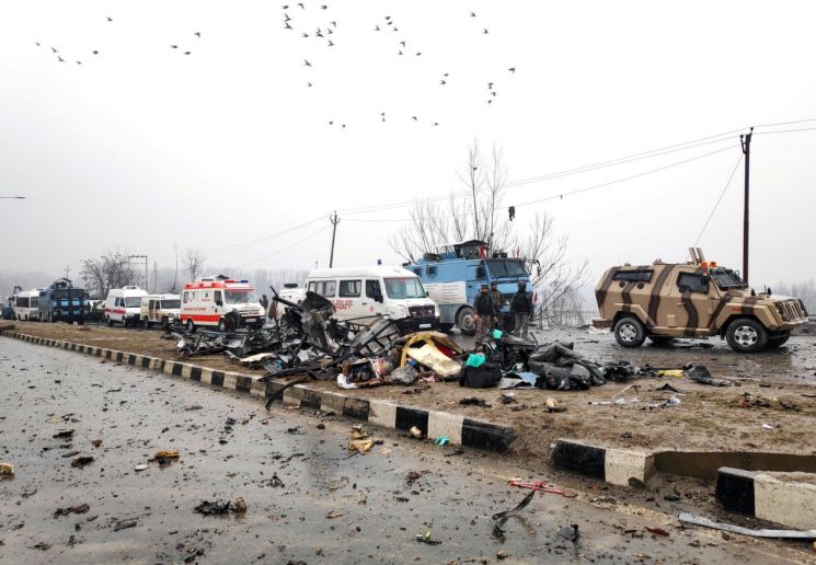 인도령 카슈미르서 차량폭탄 공격…33명 사망·20명 부상