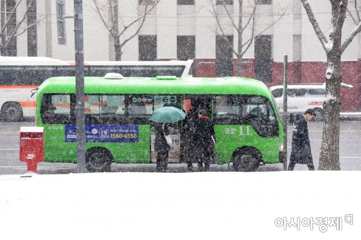 [포토]눈 내리는 출근길