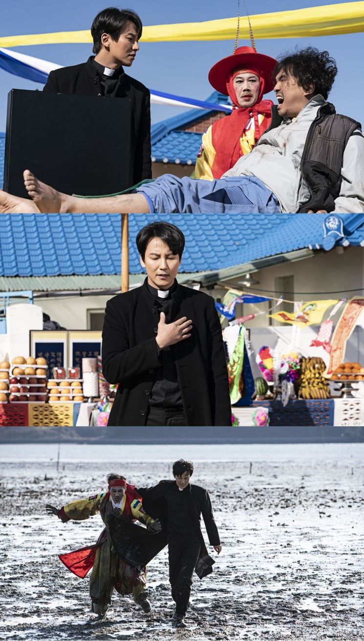 '열혈사제' 김남길, 분노의 갯벌 질주…첫 등장부터 심상치 않다 