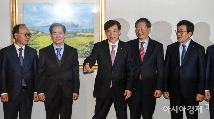 [포토] 경제동향간담회 참석한 이주열 총재