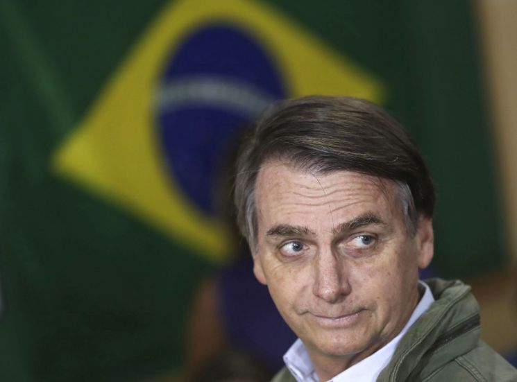 브라질 대통령 "'작은 독감'가지고 난리…사람은 언젠가 다 죽는다"