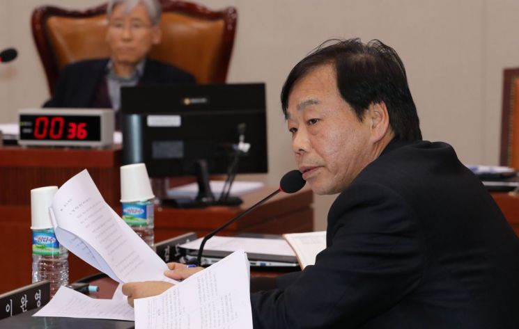 '정치자금법 위반' 혐의 이완영 의원 항소 기각…또 의원직 상실형