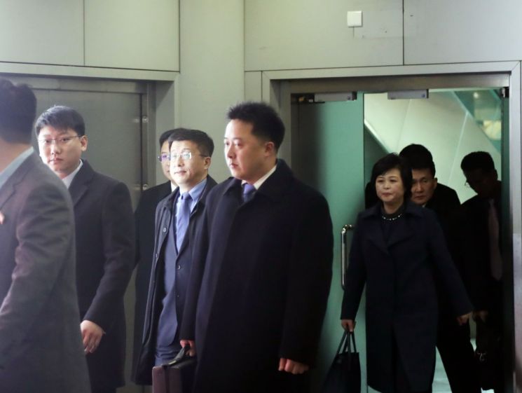 북·미 회담 의제 논의할 北김혁철, 하노이 도착