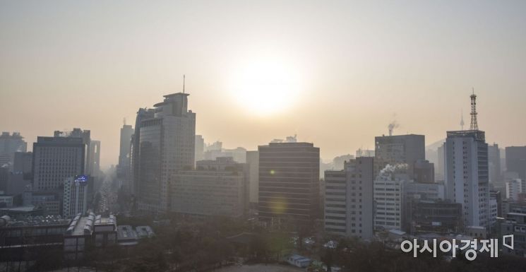 [포토] 해를 품은 미세먼지