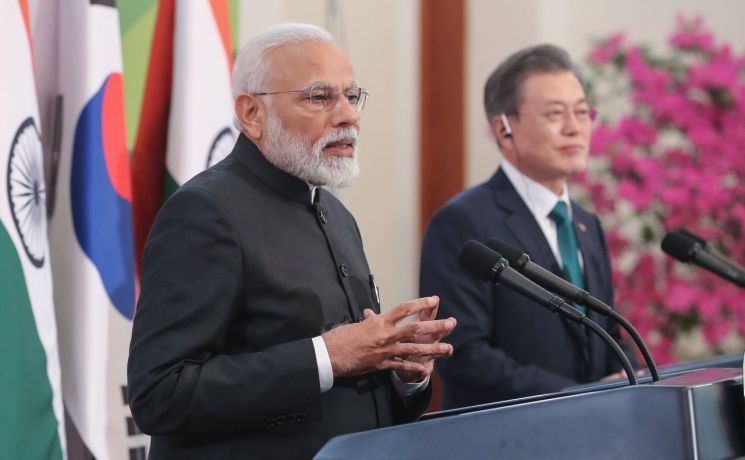 나렌드라 모디 인도 총리가 22일 오후 청와대에서 열린 한·인도 정상 공동기자회견에서 회담 결과를 발표하고 있다. [이미지출처=연합뉴스]