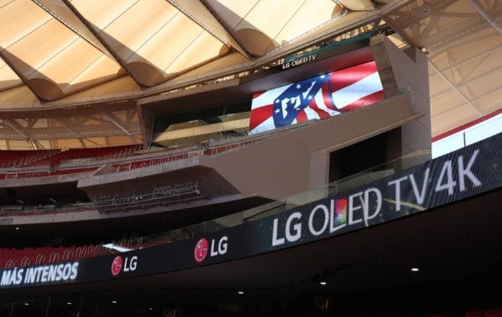 LG전자가 스페인 프로축구팀 아틀레티코 마드리드 홈구장 '완다 메트로폴리타노'에 설치한 대형 LED 사이니지. 사진=LG전자